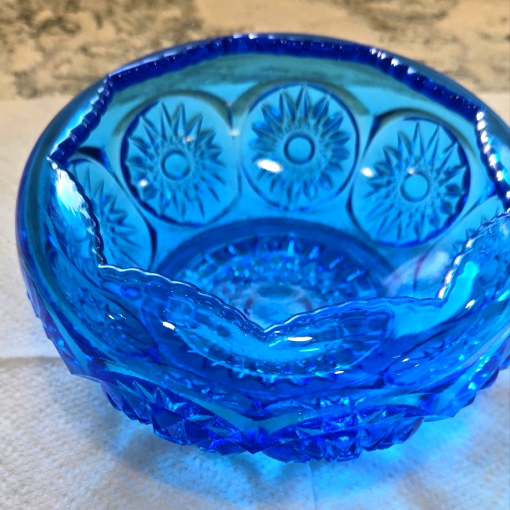 879 Vintage Kanawha Glass Co Ice Blue Hobstar Starburst Bowl With Scalloped Rim